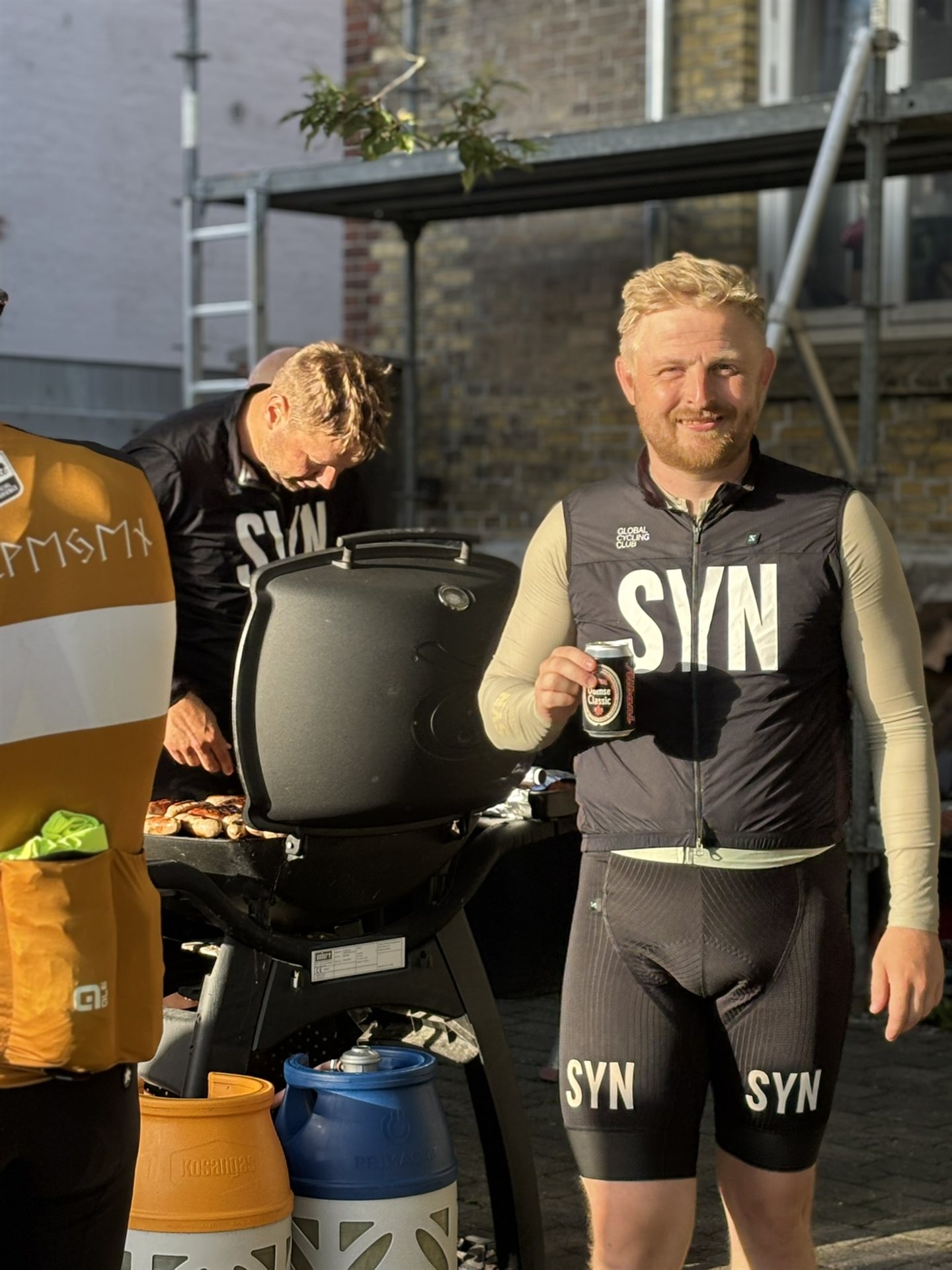 Hyggeligt samvær ved grillen efter cykling